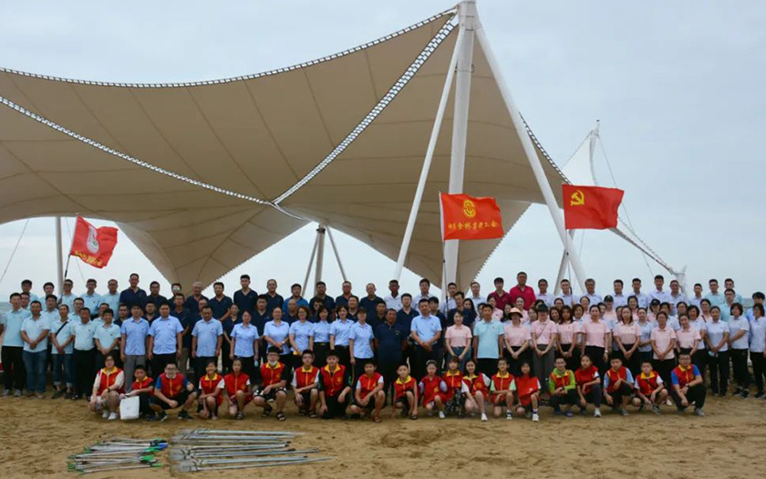 金橋集團(tuán)攜手春暉志愿服務(wù)隊(duì)聯(lián)合開(kāi)展守衛(wèi)金沙灘活動(dòng)